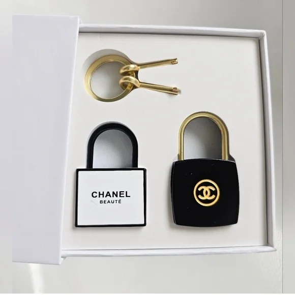 CHANEL Elegant Black Accessory Set CHANEL | Accessories | New Chanel Elegant Black Sleep Mask  main image 3